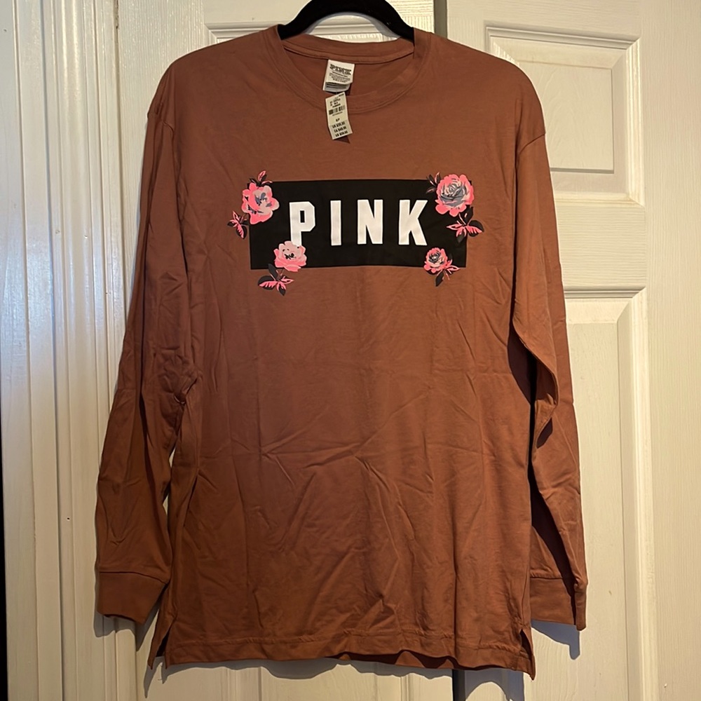 PINK loong sleeve shirt. New with tag. Size S but could fit a size M/L.